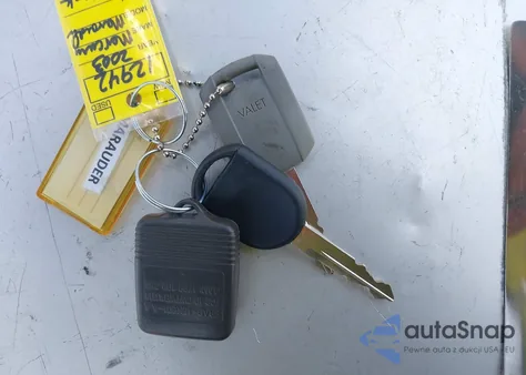 2003 Mercury Marauder from USA, damaged, VIN 2MEHM75V93X617132